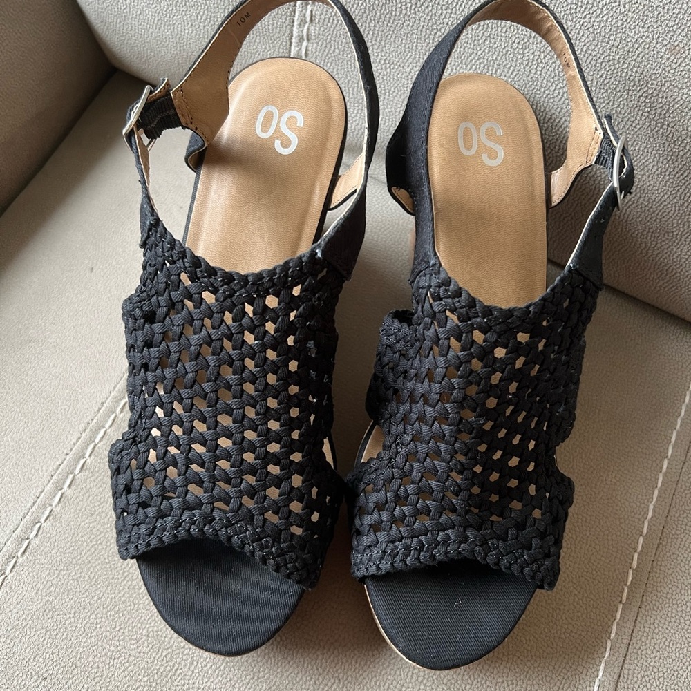 SO black wedges